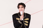 はにかむSUNGHOON。(撮影:曽我美芽)