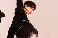 SUNOO「Bite Me [Japanese Ver.]」パフォーマンスの様子。（撮影：曽我美芽）