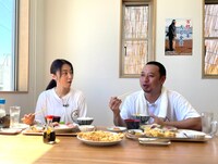 左からMEGUMI、大悟（千鳥）。(c)テレビ東京