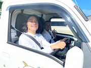 左からトータス松本（ウルフルズ）、大悟（千鳥）。(c)テレビ東京