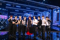 LiSAを囲むStray Kids。（写真提供：NHK）