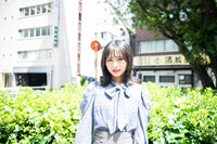 上村ひなの（日向坂46）（スタイリスト：安藤真由美［Super Continental］ / ヘアメイク：山口春菜）