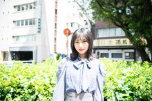 上村ひなの（日向坂46）（スタイリスト：安藤真由美［Super Continental］ / ヘアメイク：山口春菜）