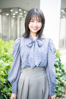 上村ひなの（日向坂46）（スタイリスト：安藤真由美［Super Continental］ / ヘアメイク：山口春菜）