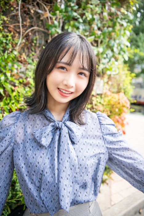 上村ひなの（日向坂46）（スタイリスト：安藤真由美［Super Continental］ / ヘアメイク：山口春菜）