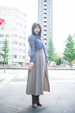 上村ひなの（日向坂46）（スタイリスト：安藤真由美［Super Continental］ / ヘアメイク：山口春菜）