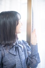 上村ひなの（日向坂46）（スタイリスト：安藤真由美［Super Continental］ / ヘアメイク：山口春菜）