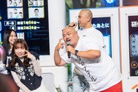 クロちゃんの圧に怯える新内眞衣。