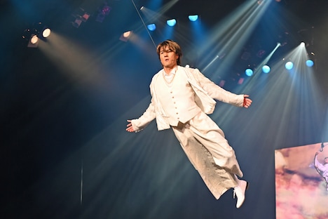 「DREAM BOYS」公開ゲネプロでフライングを披露する森本慎太郎。