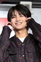 カメラに「決めポーズをお願いします」とリクエストされたハル。