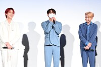 思わず笑ってしまう白岩瑠姫（左）と川尻蓮（右）。