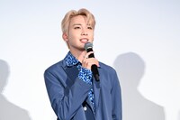 「夜が明けても瑠姫が部屋に入れてくれません、川尻蓮です」と自己紹介した川尻蓮。