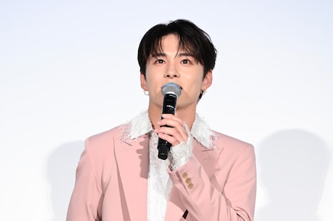 顔色を変えずに「1人で観に行きます」と即答した川西拓実。