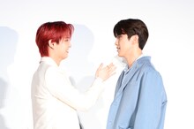 白岩瑠姫が河野純喜のマスクを外した瞬間、記者席からはこの日1番のシャッター音が。