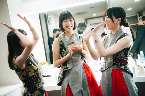 開演前にハイタッチするRYUTist。（Photo by KANA TARUMI）