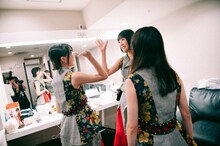 開演前にハイタッチするRYUTist。（Photo by KANA TARUMI）