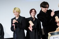 左からBE:FIRSTのSHUNTO、MANATO、RYUHEI。（撮影：坪井隆寛）