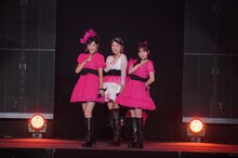 左から三好絵梨香、石川梨華、稲場愛香。