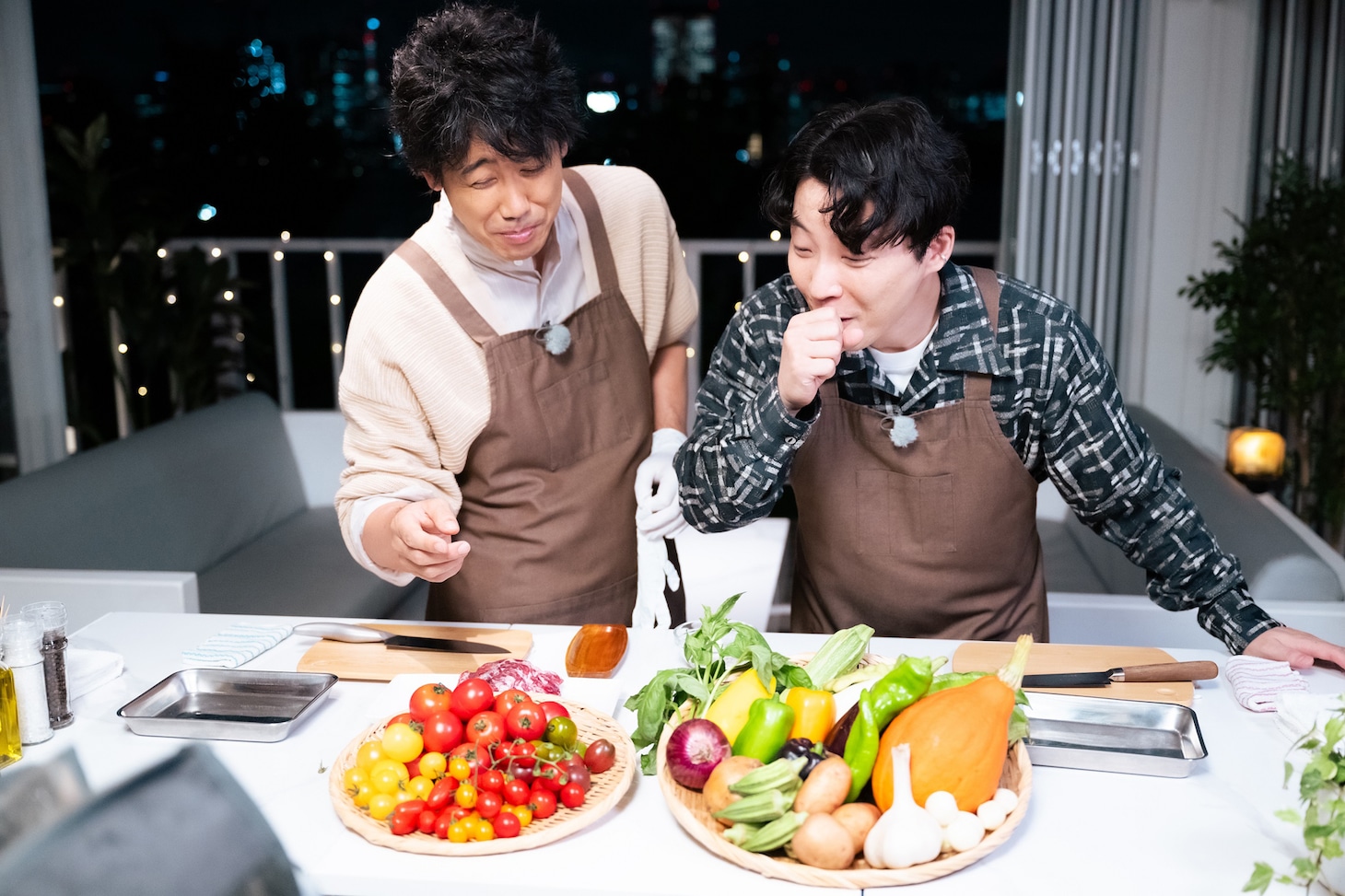 左から大泉洋、星野源。（写真提供：NHK）
