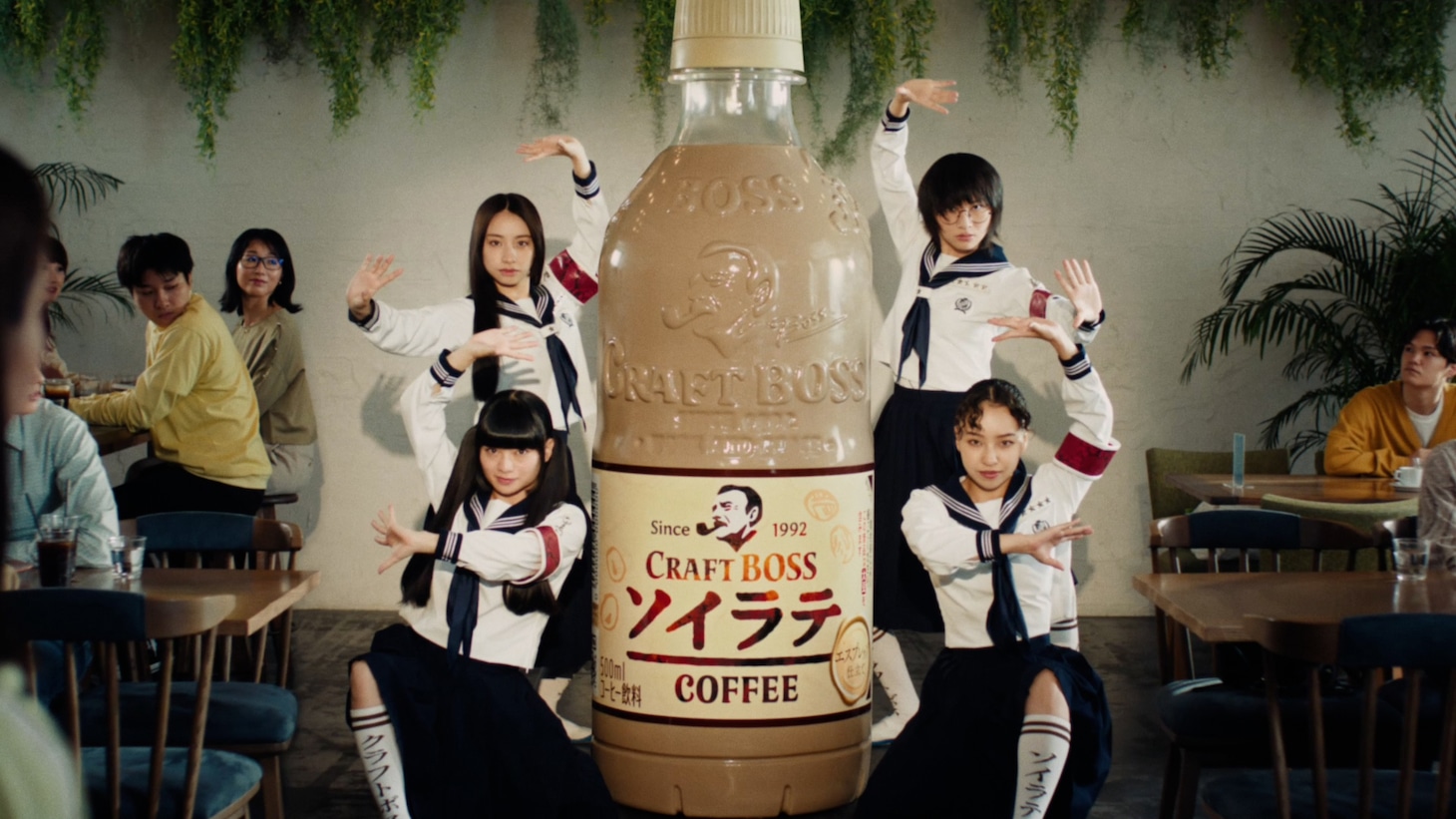 「クラフトボス ソイラテ」の新テレビCMより。