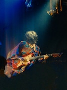 高野メルドー(G / SuiseiNoboAz)(撮影:稲垣ルリコ)