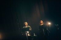 左からオオノリュータロー（Cho）、早川咲（Cho）。（Photo by Kana Tarumi）