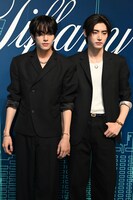 左からJAKE、SUNGHOON（ともにENHYPEN）。