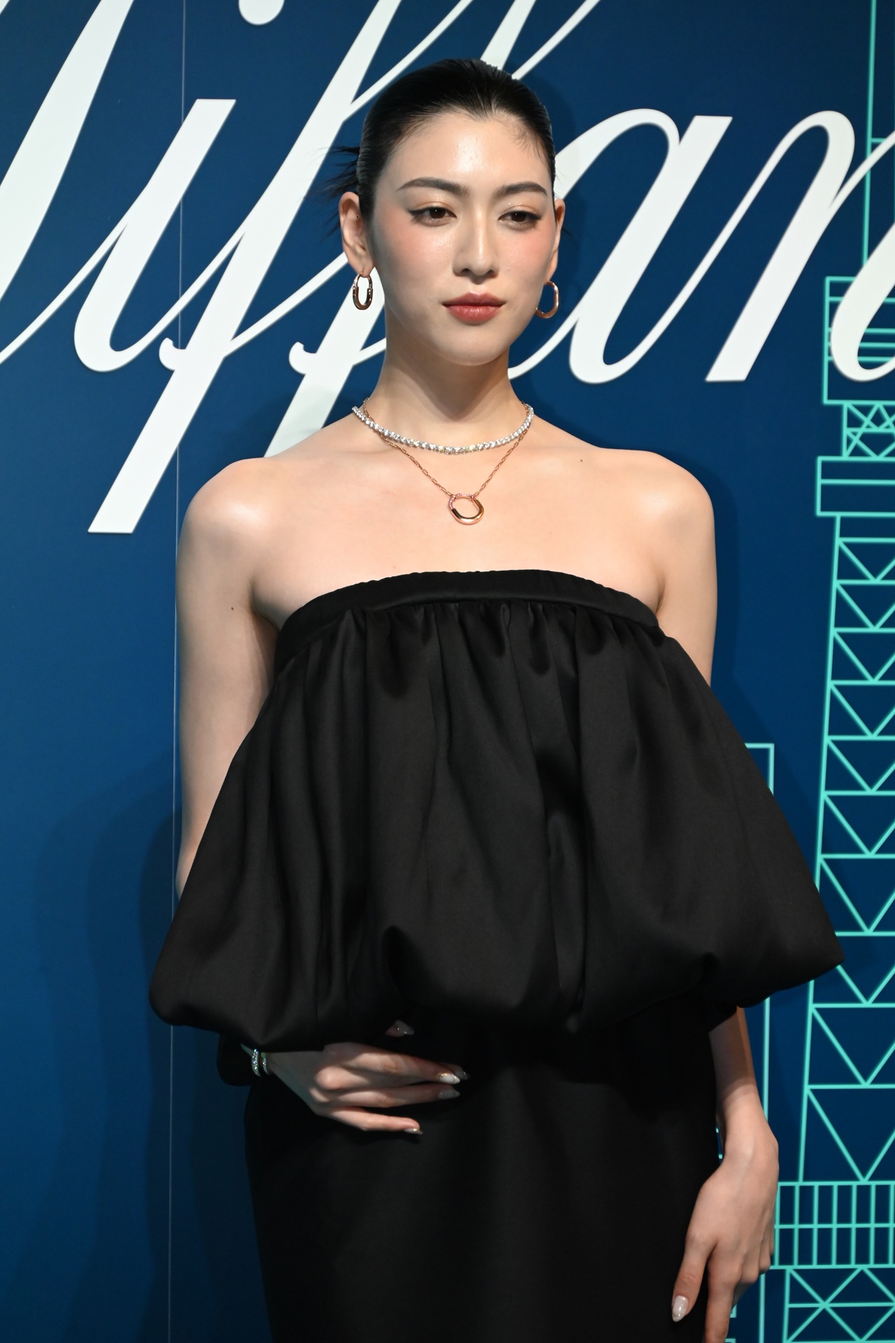 三吉彩花