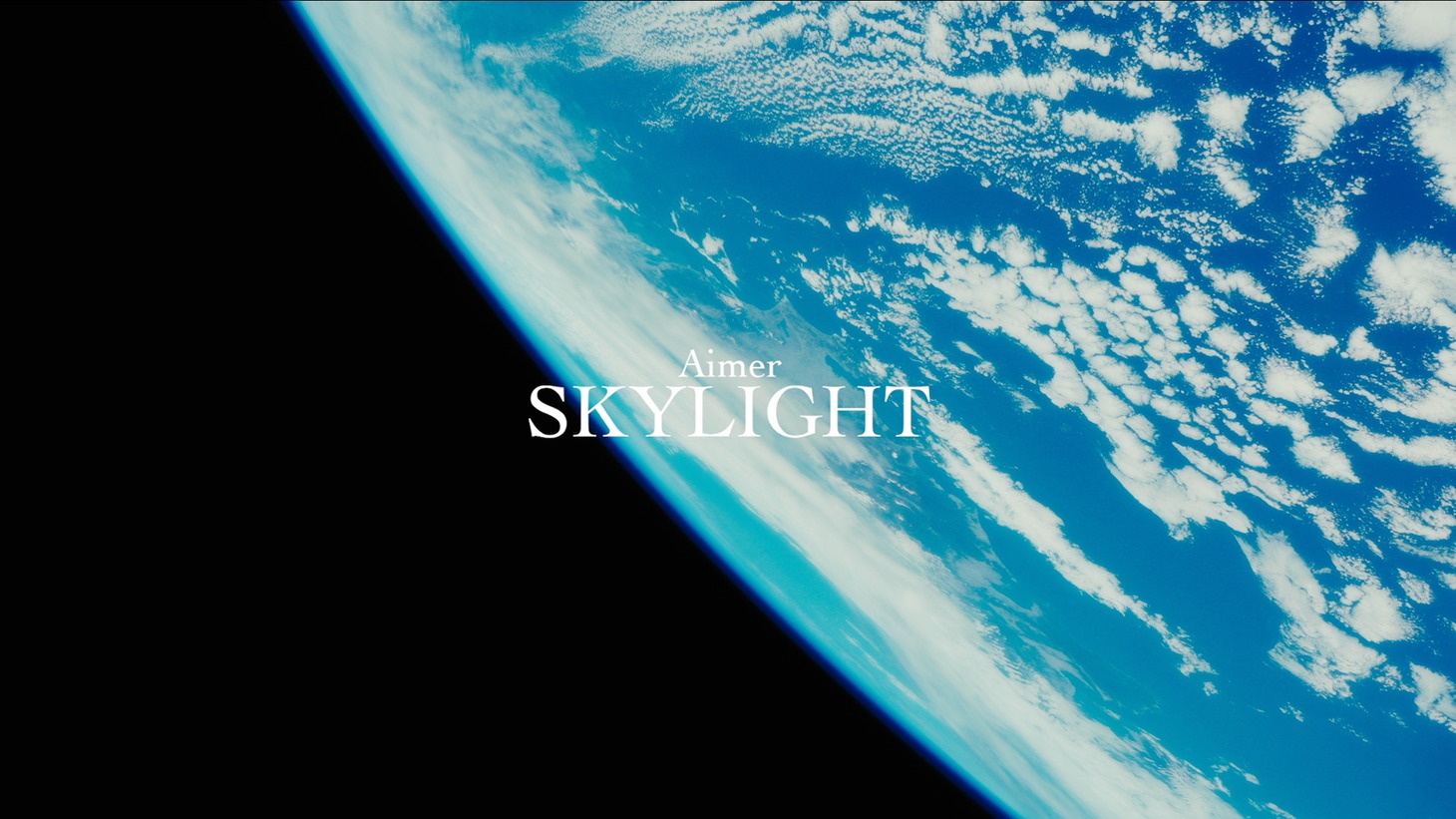 Aimer「SKYLIGHT」ミュージックビデオより。