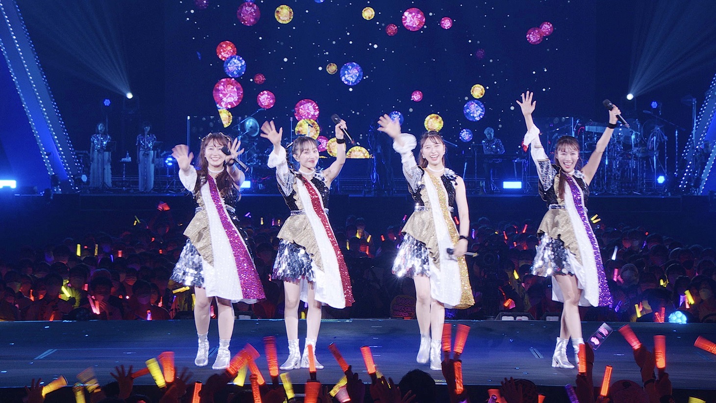 ももいろクローバーZ「クローバーとダイヤモンド」ライブ映像より。