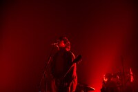 尾崎世界観（Vo, G）（撮影：岩本彩）