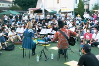 「地べた音楽祭」2022年開催時の様子。