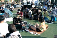 「地べた音楽祭」2022年開催時の様子。