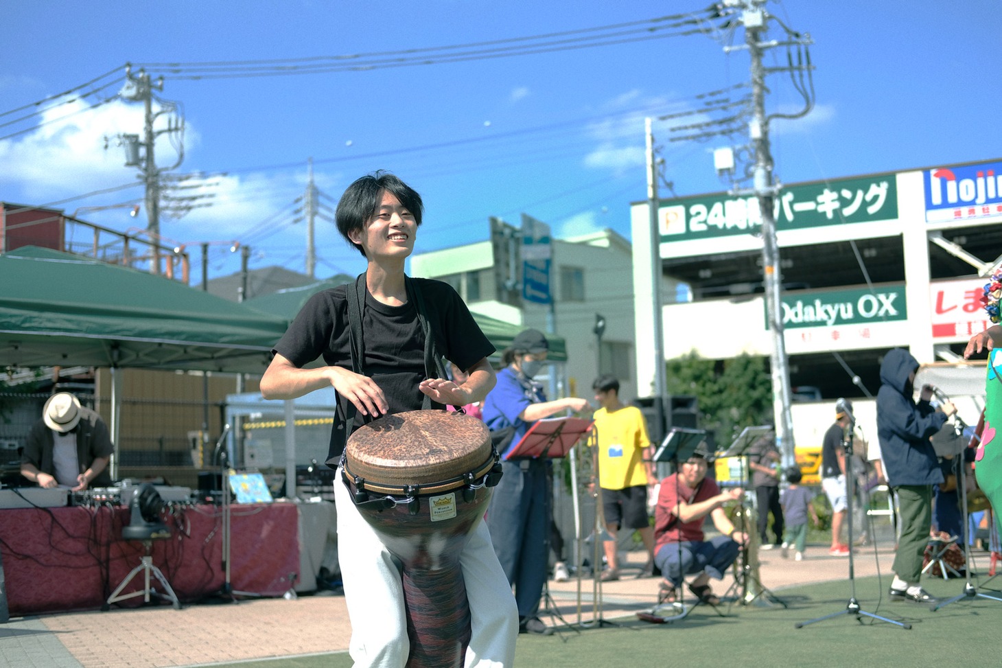 「地べた音楽祭」2022年開催時の様子。