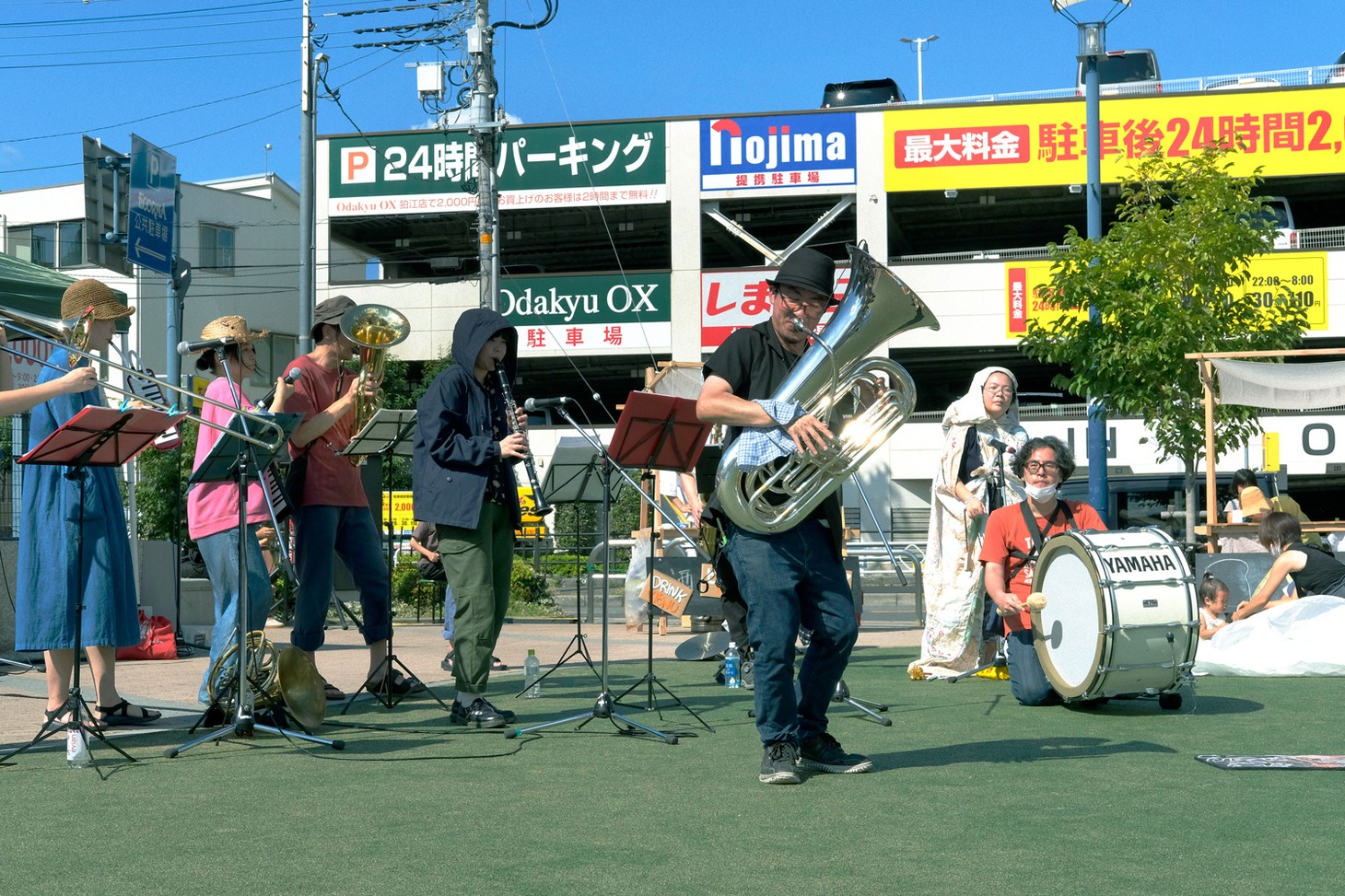 「地べた音楽祭」2022年開催時の様子。