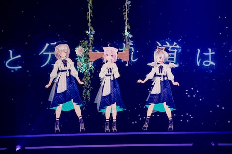 左から白銀ノエル、猫又おかゆ、天音かなた。