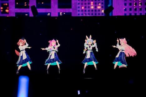 左から戌神ころね、姫森ルーナ、兎田ぺこら、博衣こより。