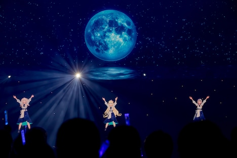 左から獅白ぼたん、角巻わため、沙花叉クロヱ。