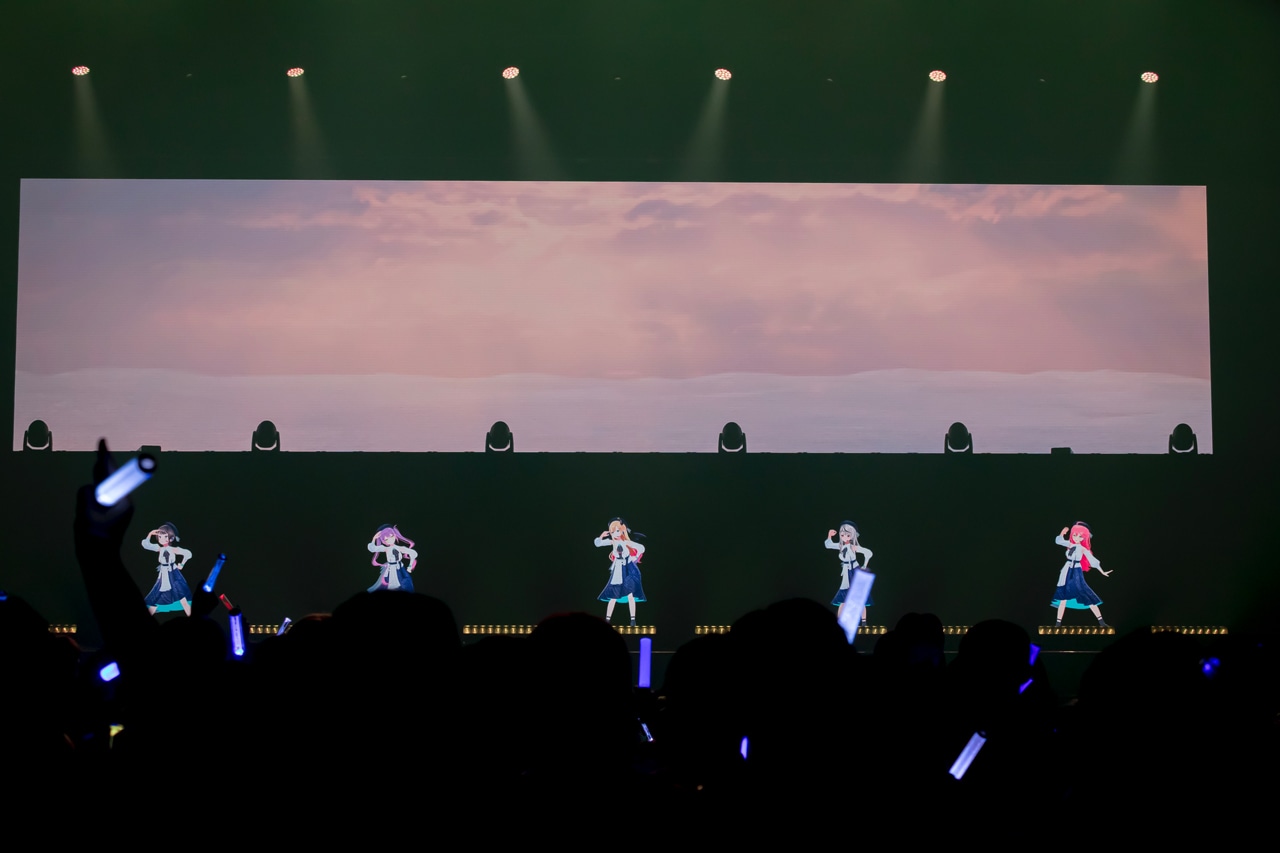 左から大空スバル、常闇トワ、癒月ちょこ、沙花叉クロヱ、さくらみこ。