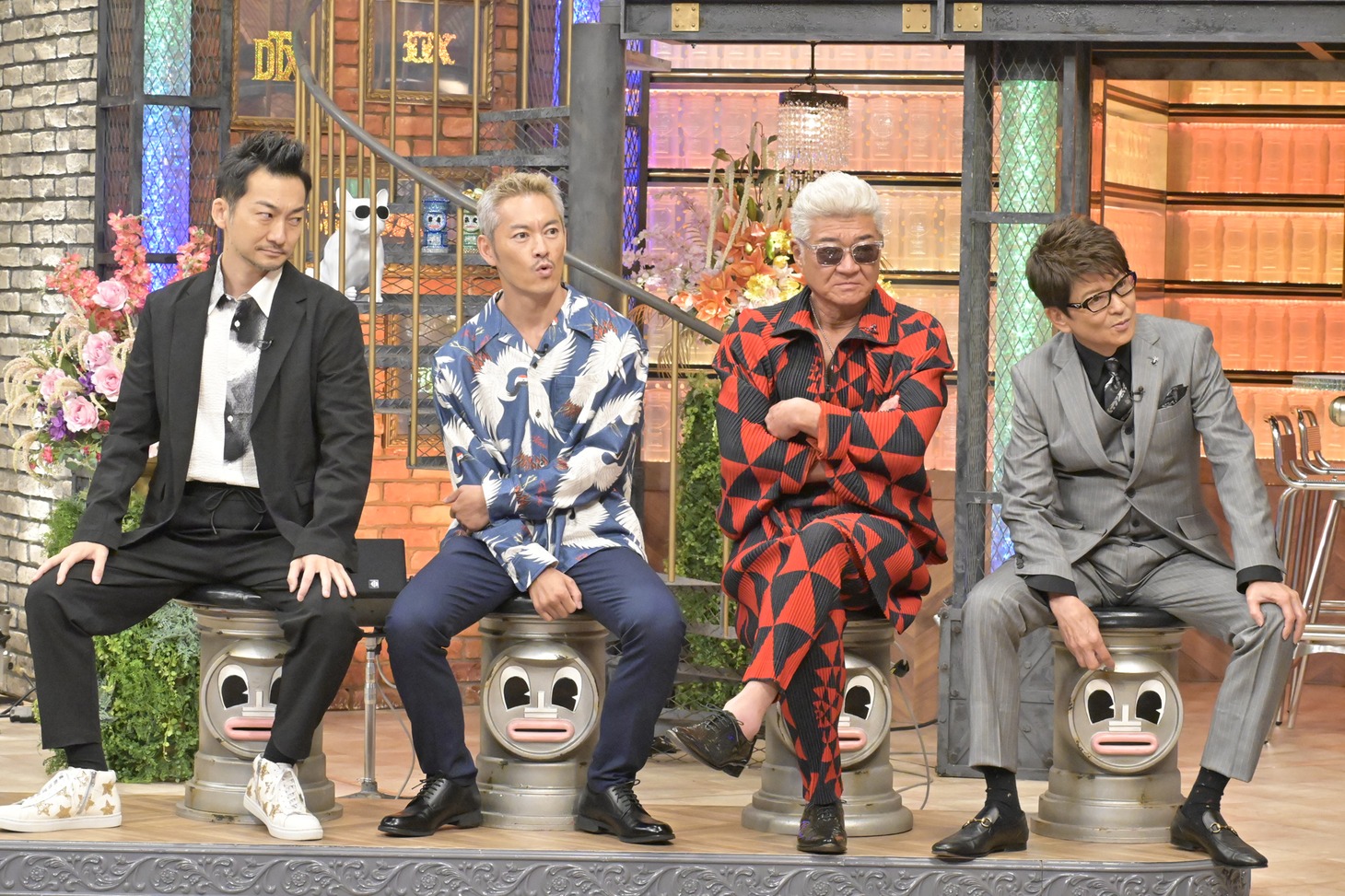 左から波岡一喜、般若、小沢仁志、哀川翔。  (c)読売テレビ