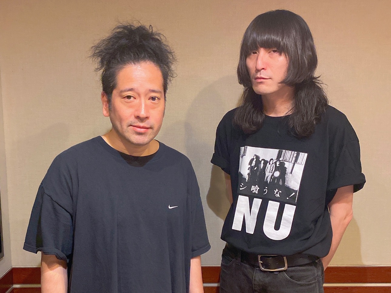 左からピース又吉、志磨遼平（ドレスコーズ）。