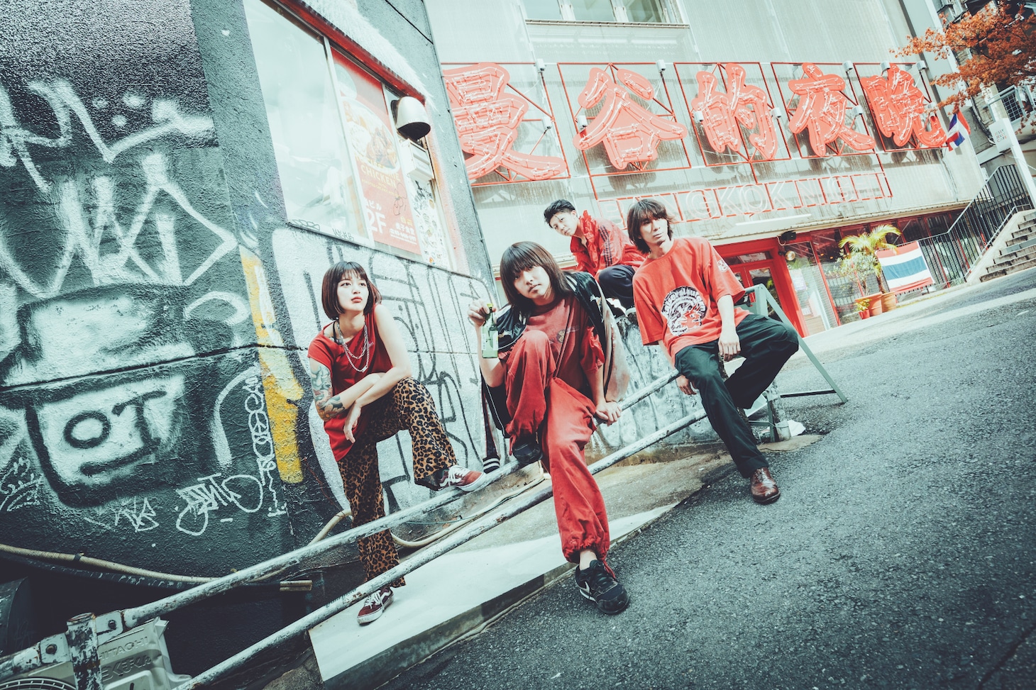 インディアカヌー。写真左端がギギ（B）。