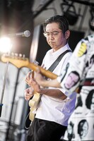 向井秀徳（Vo, G / ZAZEN BOYS）（撮影：石崎祥子）