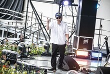 向井秀徳（Vo, G / ZAZEN BOYS）（撮影：石崎祥子）