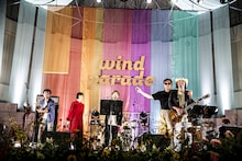 左から田中貴（B / サニーデイ・サービス）、カネコアヤノ、七尾旅人、向井秀徳（Vo, G / ZAZEN BOYS）、曽我部恵一（Vo, G / サニーデイ・サービス）。（撮影：石崎祥子）