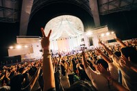 終演後の記念撮影の様子。（Photo by Kana Tarumi）