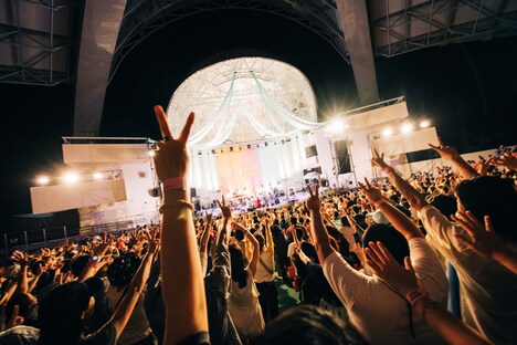 終演後の記念撮影の様子。（Photo by Kana Tarumi）