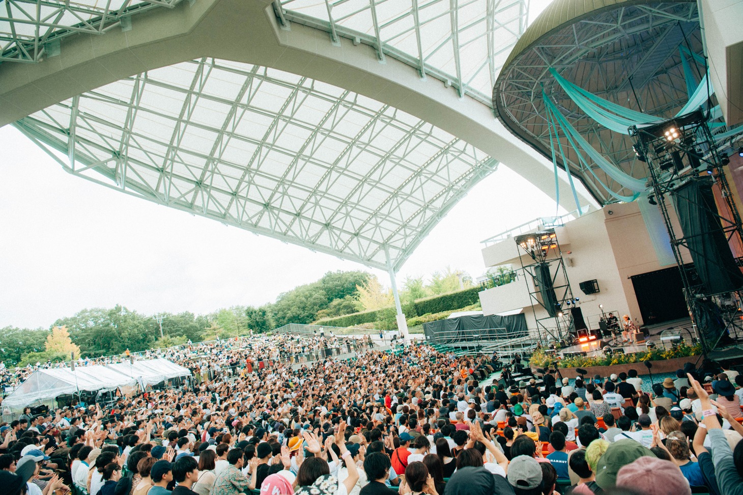 ハナレグミのパフォーマンスの様子。（Photo by Kana Tarumi）