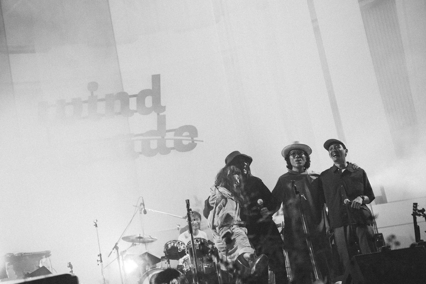 左から原田郁子（Vo / クラムボン）、マヒトゥ・ザ・ピーポー（Vo, G / GEZAN）、ハナレグミ、高城晶平（Vo, Flute, G / cero）。（Photo by Kana Tarumi）