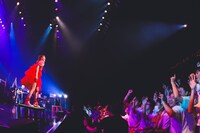 斉藤朱夏「朱演2023 LIVE HOUSE TOUR『愛のやじるし』」神奈川・KT Zepp Yokohama公演の様子。（撮影：江藤はんな［SHERPA+］）